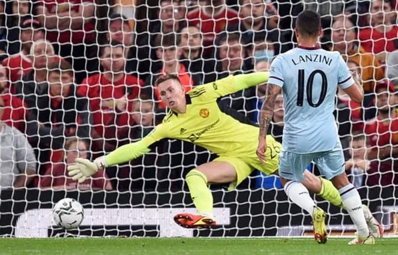 Manuel Lanzini hạ gục thủ môn Dean Henderson ghi bàn duy nhất cho West Ham. 