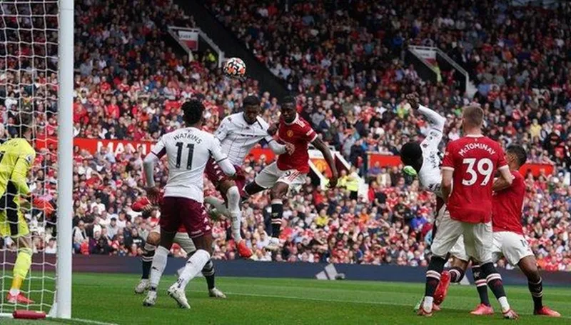 Tình huống ghi bàn mà HLV Ole Gunnar Solskjaer không hài lòng.
