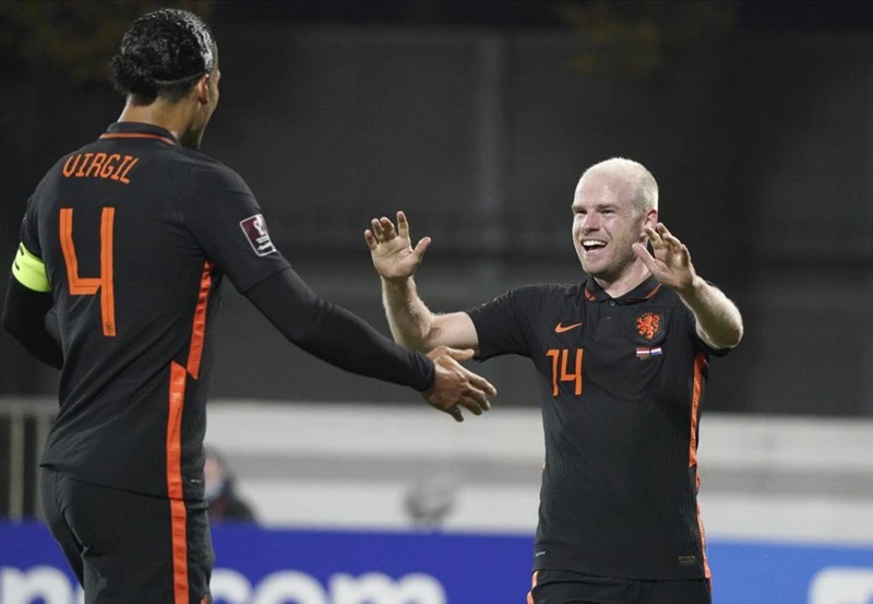 Davy Klaassen mừng bàn thắng duy nhất giúp Hà Lan chiến thắng.