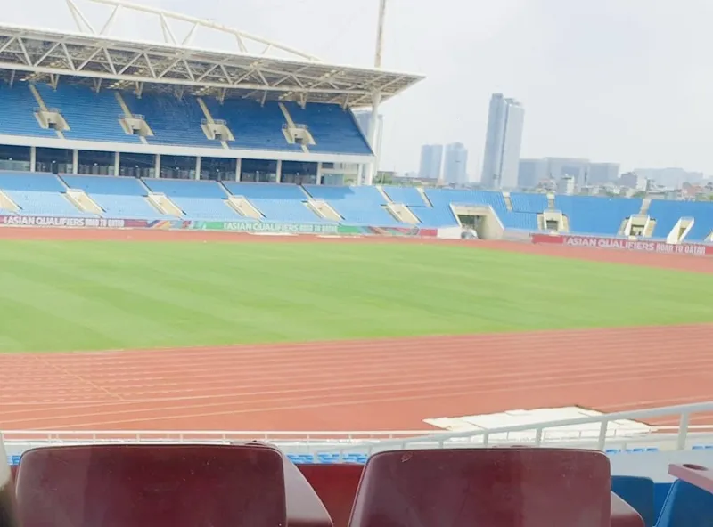 Mặt sân cỏ hiện tại của SVĐ Quốc gia Mỹ Đình. Ảnh: B.H