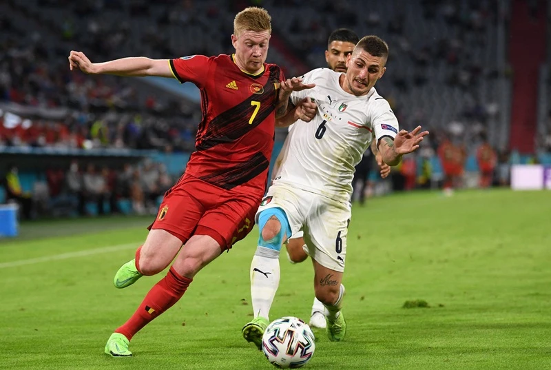 Kevin de Bruyne một lần nữa gồng gánh hàng công tuyển Bỉ trước Italia.