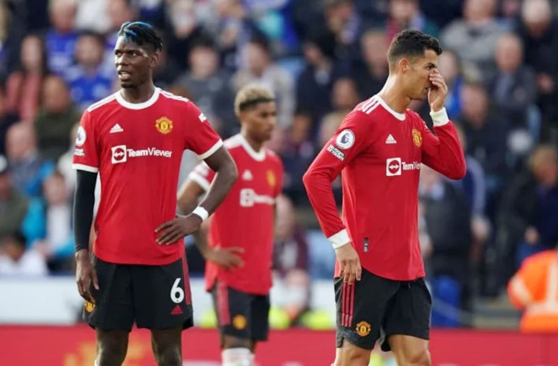 Paul Pogba và Cristiano Ronaldo không giấu được sự thất vọng. Ảnh: Getty Images