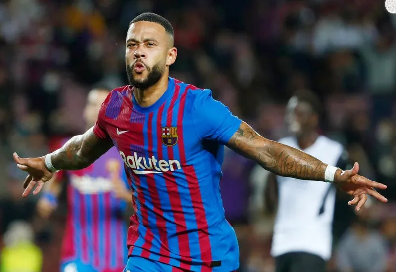 Memphis Depay không ổn định và có thể “bị khớp” trong trận Siêu kinh điển đầu tiên.