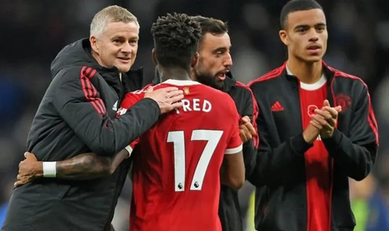 HLV Ole Gunnar Solskjaer kêu gọi sự đồng lòng từ các cầu thủ. Ảnh: Getty Images