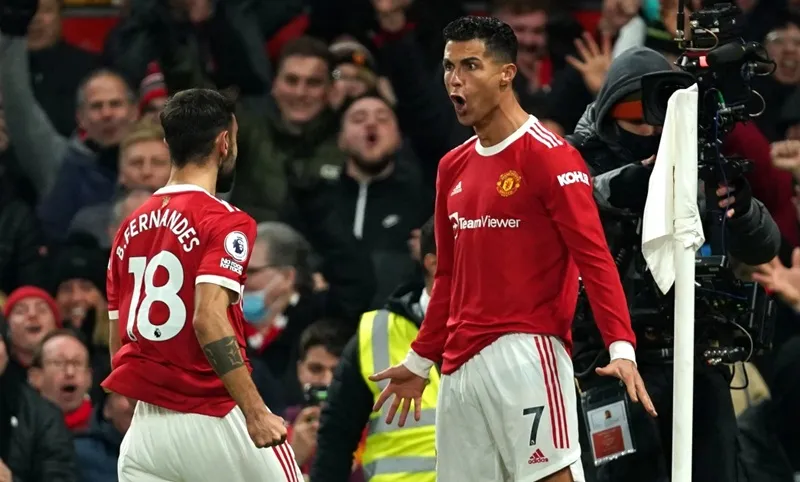 Cristiano Ronaldo phấn khích khi chạm cột mốc 800 bàn. Ảnh: Getty Images