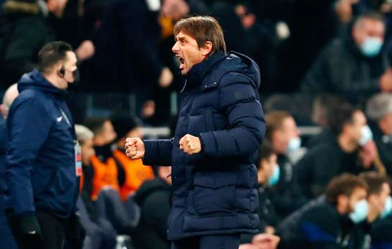 HLV Antonio Conte hướng đến chiếc cúp đầu tiên cho Tottenham kể từ năm 2008. 