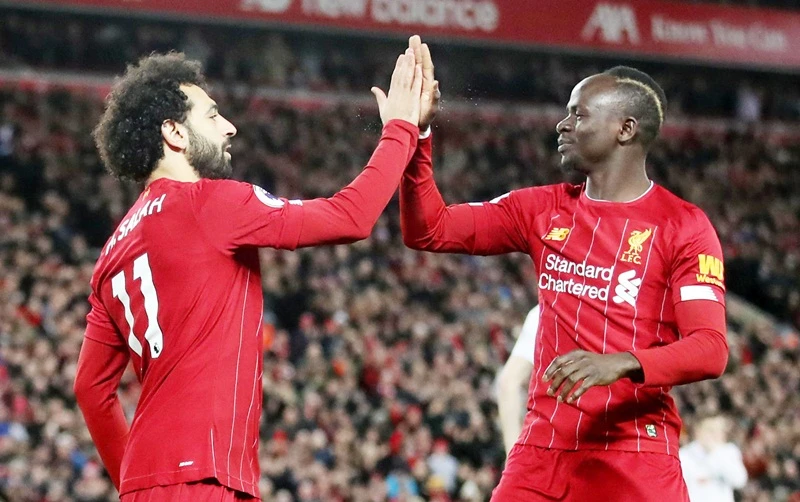 Liverpool từ lâu đã quá phụ thuộc vào Mohamed Salah, Sadio Mane. Ảnh: Getty Images