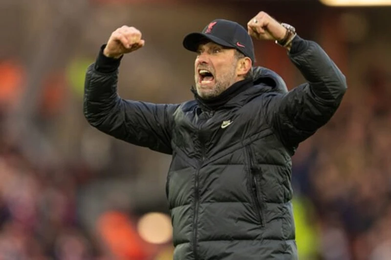 HLV Jurgen Klopp khẳng định không từ bỏ nỗ lực bám đuổi Man.City. Ảnh: Getty Images