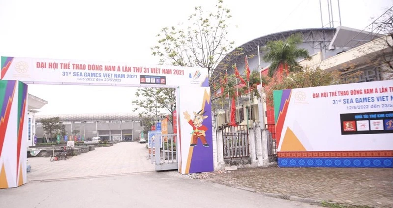 Nhà thi đấu Hoài Đức (Hà Nội) đã treo băng rôn, khẩu hiệu với không khí SEA Games 31 sắp tới gần. Ảnh: NGỌC TÚ