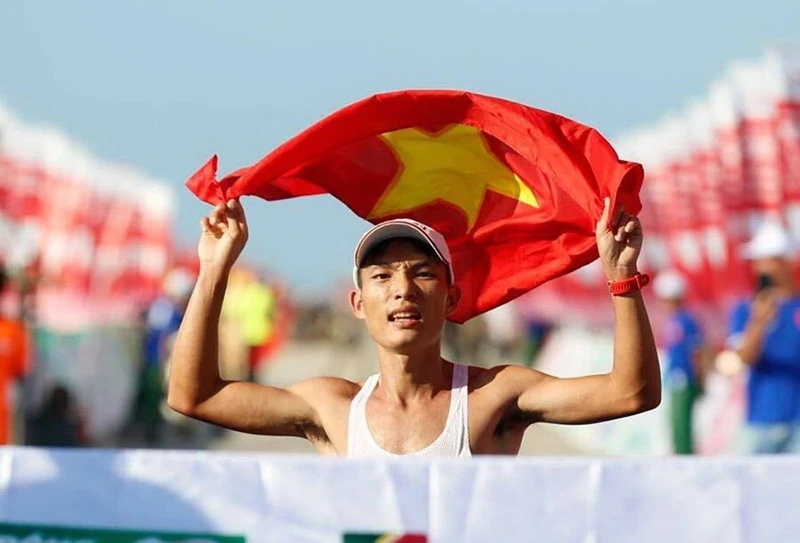 VĐV Hoàng Nguyên Thanh sẽ tích lũy thêm chuyên môn trên đường chạy ở Côn Đảo chuẩn bị cho SEA Games 31. Ảnh: NHƯ Ý