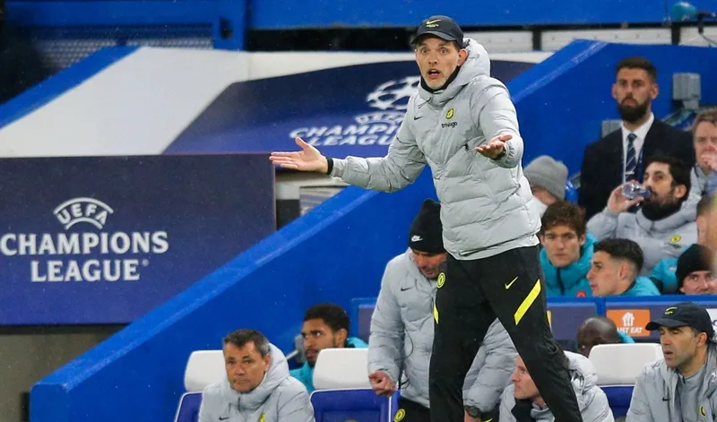 Một cú hat-trick khác của Benzema nhấn chìm Chelsea ảnh 1