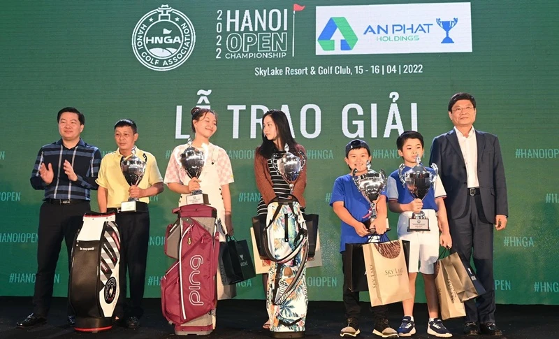 Tay golf Đoàn Xuân Khuê Minh của đội tuyển quốc gia đã dự giải Hà Nội và vô địch U21. Ảnh: HNGA