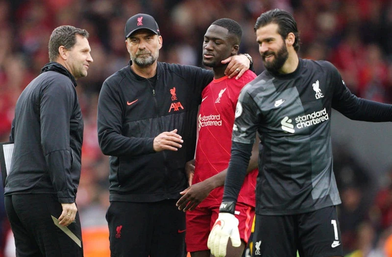 HLV Jurgen Klopp và các học trò đón nhận thất bại khá nhẹ nhàng. Ảnh: Getty Images 