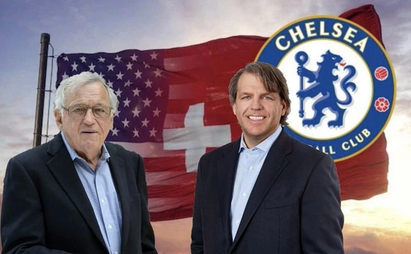 Todd Boehly (phải) và Hansjorg Wyss đứng đầu liên doanh mua lại Chelsea.