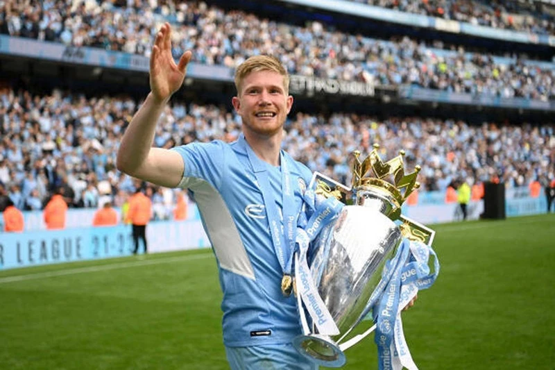 Kevin De Bruyne đã lần thứ 4 nâng cao danh hiệu Premier League. Ảnh: Getty Images