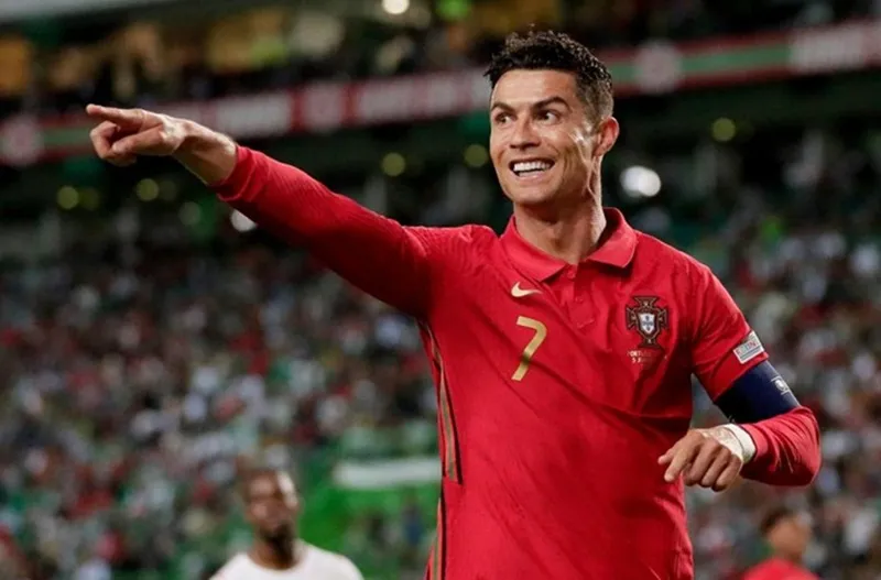 Cristiano Ronaldo hạnh phúc khi giải được cơn khát bàn thắng cho đội tuyển.
