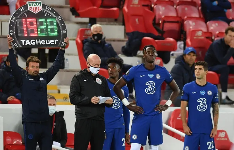 5 quyền thay người trong một trận đấu được áp dụng vĩnh viễn.