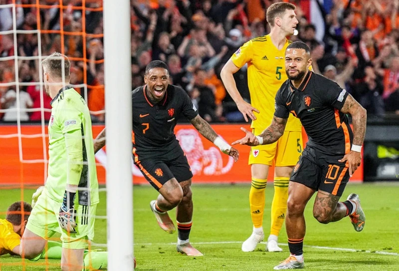 Memphis Depay ấn định chiến thắng 3-2 cho Hà Lan ở phút cuối.