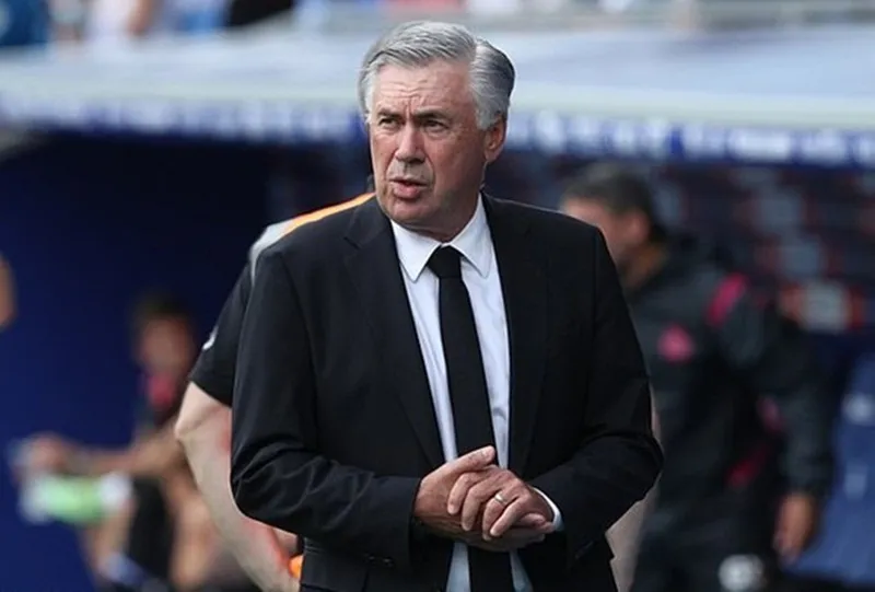 HLV Carlo Ancelotti có vẻ rất tin tưởng vào đội hình đã thắng cú đúp danh giá mùa qua.