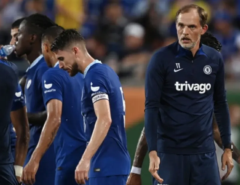 HLV Thomas Tuchel nổi giận khi Chelsea bị Arsenal vùi dập 4-0.