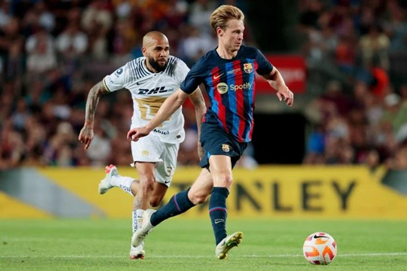 Frenkie de Jong không cho thấy dấu hiệu nào muốn rời Camp Nou.