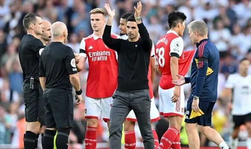 Arsenal thắng trận thứ 4 liên tiếp, trụ vững ở ngôi đầu ảnh 1 Arsenal thắng trận thứ 4 liên tiếp, trụ vững ở ngôi đầu ảnh 1