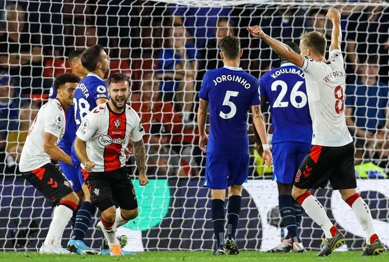 Southampton thắng trước Chelsea trên sân nhà tại Premier League sau gần 10 năm.