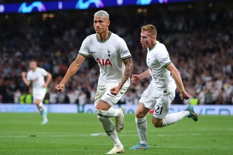 Tiền đạo Richarlison có trận ra mắt Champions League đáng nhớ.