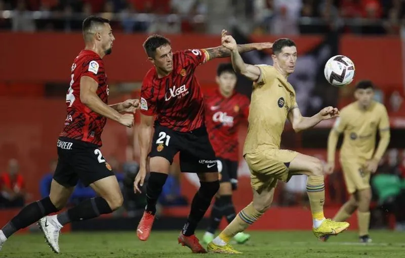 Robert Lewandowski tiếp tục duy trì phong độ ghi bàn tuyệt vời cho Barca.