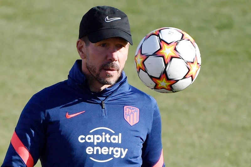 HLV Diego Simeone bác bỏ thông tin sắp chia tay Atletico Madrid.