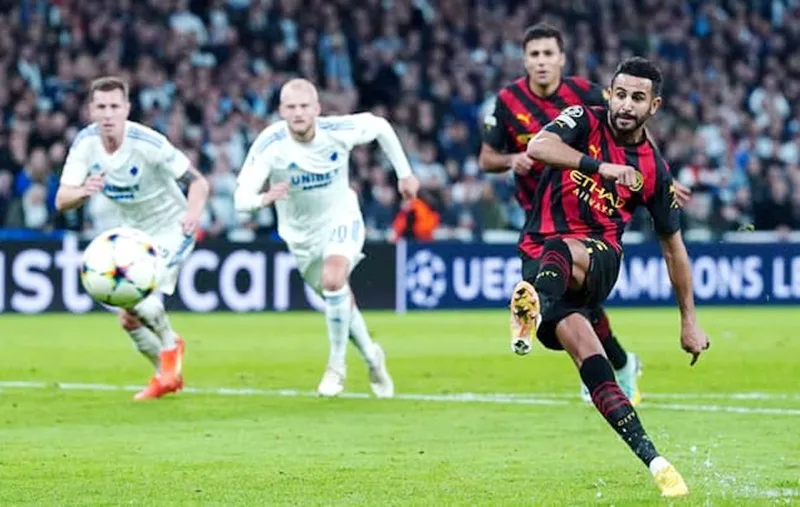 Riyad Mahrez một lần nữa đá hỏng phạt đền và khiến Man.City trả giá.