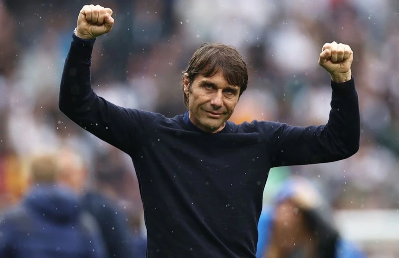 HLV Antonio Conte và đội bóng liên tục bị thách thức tinh thần. Ảnh: Getty Images 