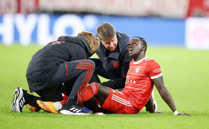 Sadio Mane đang phải lo lắng chờ biết kết quả chẩn đoán mới nhất về chấn thương.