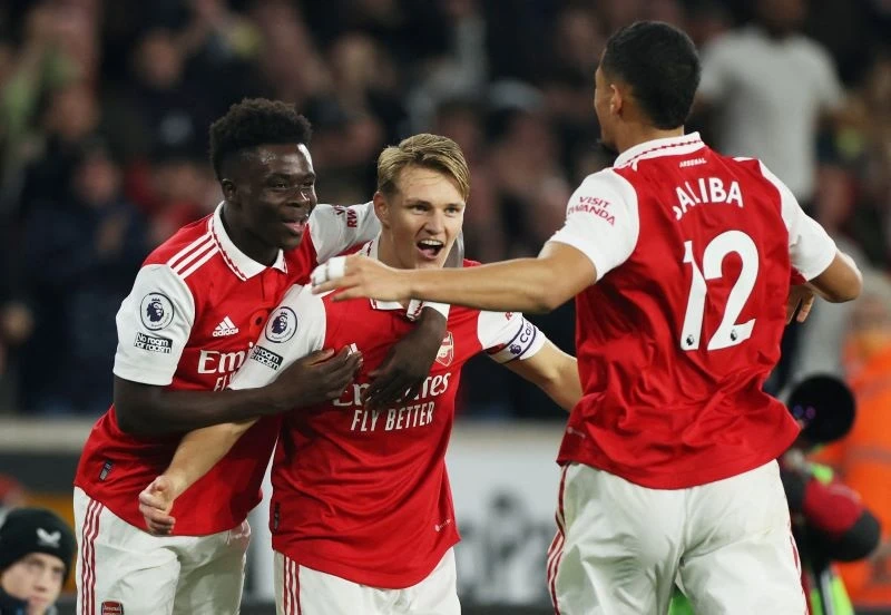 Martin Odegaard lập cú đúp giúp Arsenal độc chiếm ngôi đầu. Ảnh: Getty Images