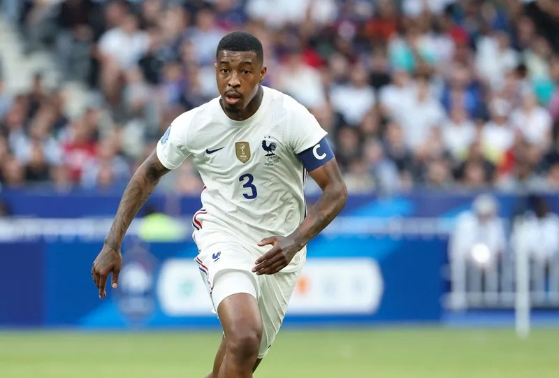 Trung vệ Prensel Kimpembe rút lui vì không kịp bình phục chấn thương gân khoeo.