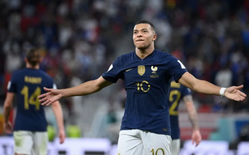 Vì sự kình địch, Ronaldo chẳng màng “tự hào Nam Mỹ” ảnh 1 Vì sự kình địch, Ronaldo chẳng màng “tự hào Nam Mỹ” ảnh 1