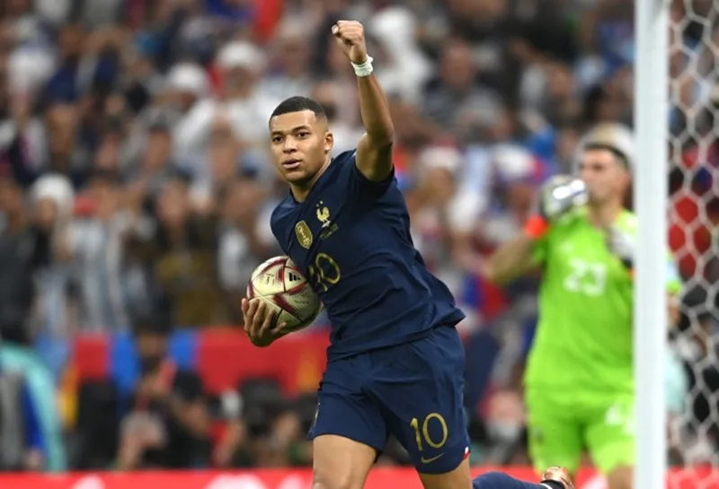 Kylian Mbappe trở thành người thứ 2 lập hat-trick trong trận chung kết World Cup. Kylian Mbappe trở thành người thứ 2 lập hat-trick trong trận chung kết World Cup.