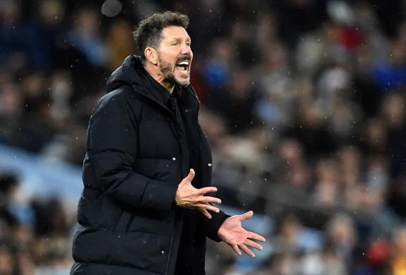 HLV Diego Simeone cho biết ông phải là người chịu trách nhiệm về khởi đầu tệ hại của CLB.