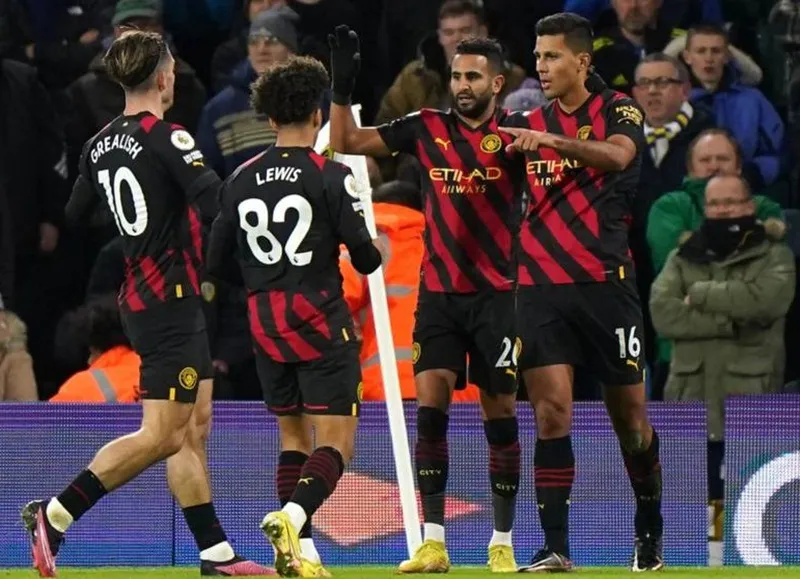 Man.City trở lại vị trí nhì bảng và thu hẹp cách biệt còn 5 điểm kém hơn so với ngôi đầu của Arsenal. Man.City trở lại vị trí nhì bảng và thu hẹp cách biệt còn 5 điểm kém hơn so với ngôi đầu của Arsenal.