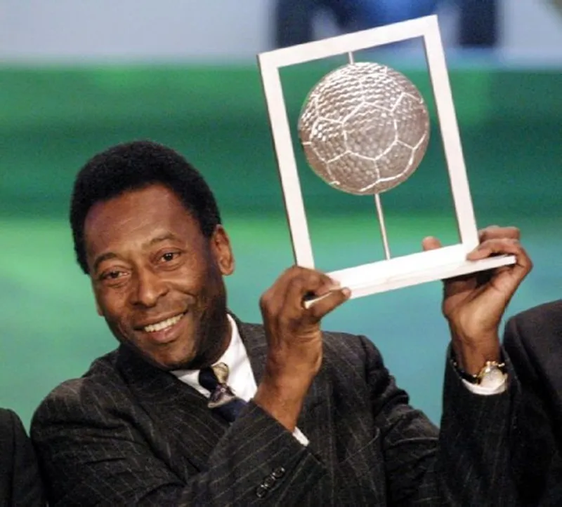 FIFA vinh danh Pele là “Cầu thủ của thế kỷ” tại Gala vào ngày 11-12-2020.