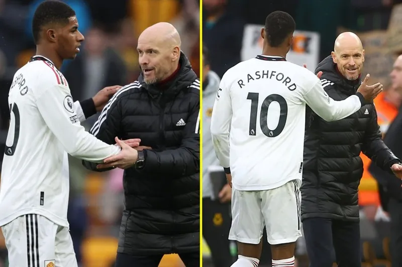 HLV Erik ten Hag sau án phạt, vẫn chia sẻ niềm vui với học trò.