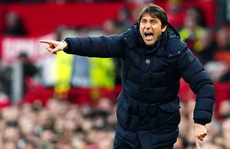 HLV Antonio Conte gọi những kỳ vọng quá mức về cuộc đua vô địch là “điên rồ”.