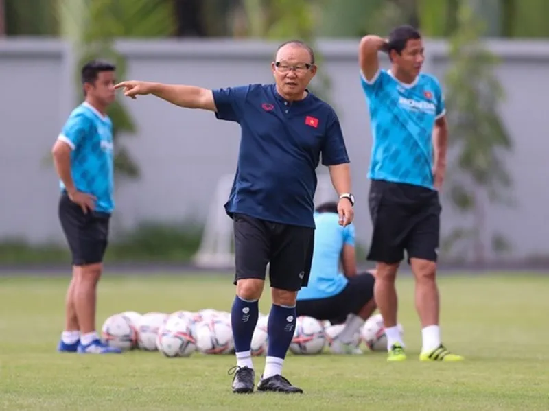 Là một người có lối cư xử nhẹ nhàng bên ngoài sân bóng, nhưng ông Park chưa bao giờ ngại ngần trở thành người đốt lửa trên ghế huấn luyện. Là một người có lối cư xử nhẹ nhàng bên ngoài sân bóng, nhưng ông Park chưa bao giờ ngại ngần trở thành người đốt lửa trên ghế huấn luyện.