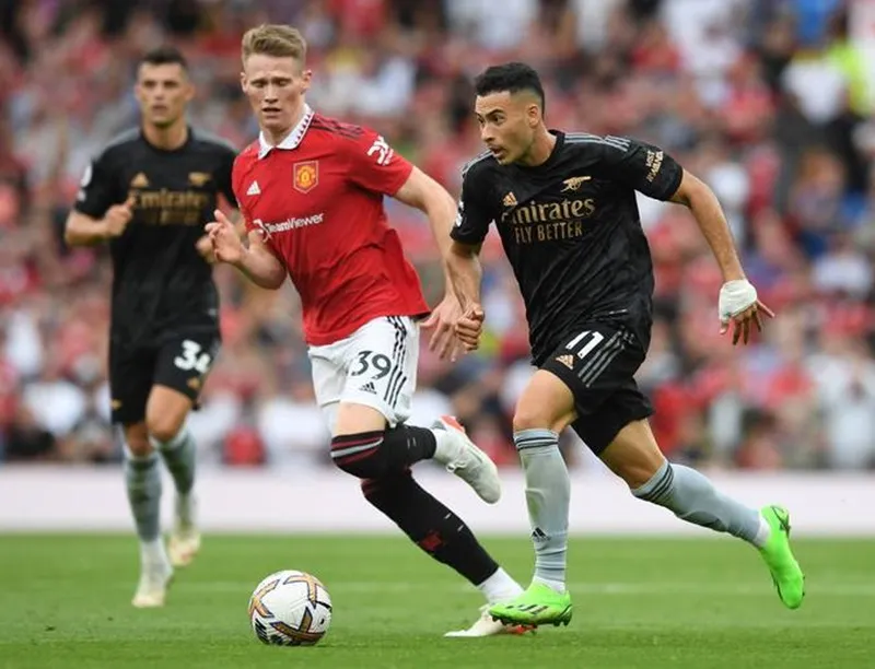 Man.United đã đánh bại Arsenal ở lượt đi, và một chiến thắng nữa tại Emirates vào Chủ nhật sẽ đưa họ vào nhóm ứng viên vô địch lớn nhất. 