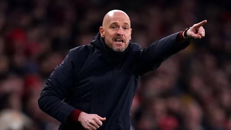 HLV Erik ten Hag đánh giá đội của ông đã mắc những sai lầm “không thể chấp nhận được”.