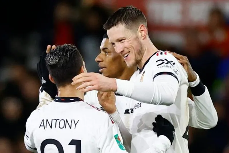 Tân binh Wout Weghorst ghi bàn thắng đầu tiên cho CLB sau khi chuyển đến từ Burnley. Tân binh Wout Weghorst ghi bàn thắng đầu tiên cho CLB sau khi chuyển đến từ Burnley.