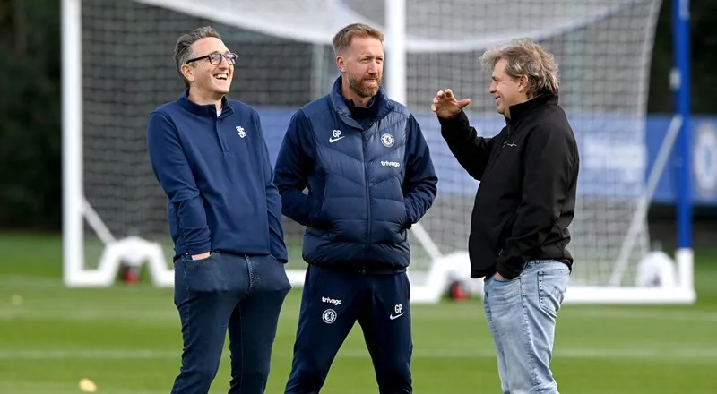 HLV Graham Potter (giữa) có vẻ đang là nhà cầm quân may mắn nhất vào lúc này. HLV Graham Potter (giữa) có vẻ đang là nhà cầm quân may mắn nhất vào lúc này.