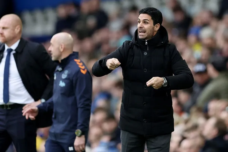 HLV Mikel Arteta vẫn ủng hộ các cầu thủ dù Arsenal bất ngờ thua sốc 0-1 tại Everton.