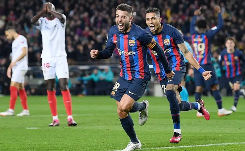 Barcelona gia tăng cách biệt ở ngôi đầu La Liga lên 8 điểm sau chiến thắng 3-0 trước Sevilla.