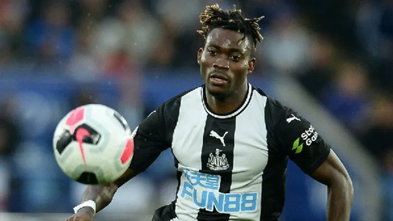 Christian Atsu khi khoác áo Newcastle.